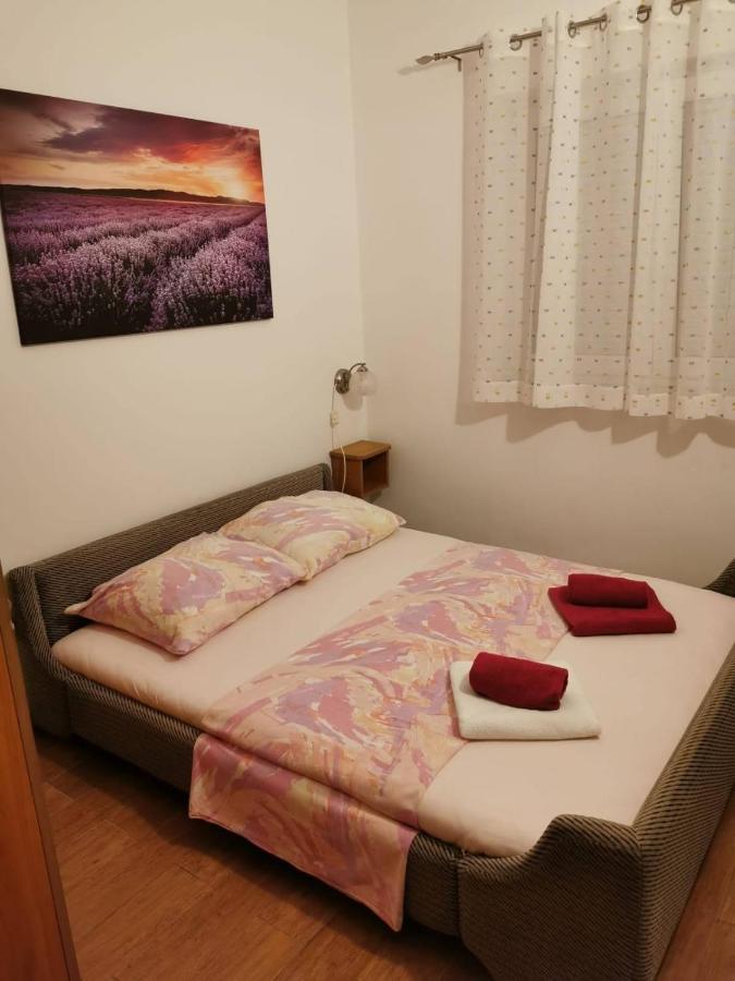 Apartments And Rooms Njivice Extérieur photo