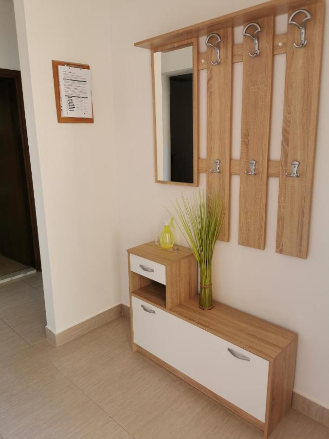 Apartments And Rooms Njivice Extérieur photo