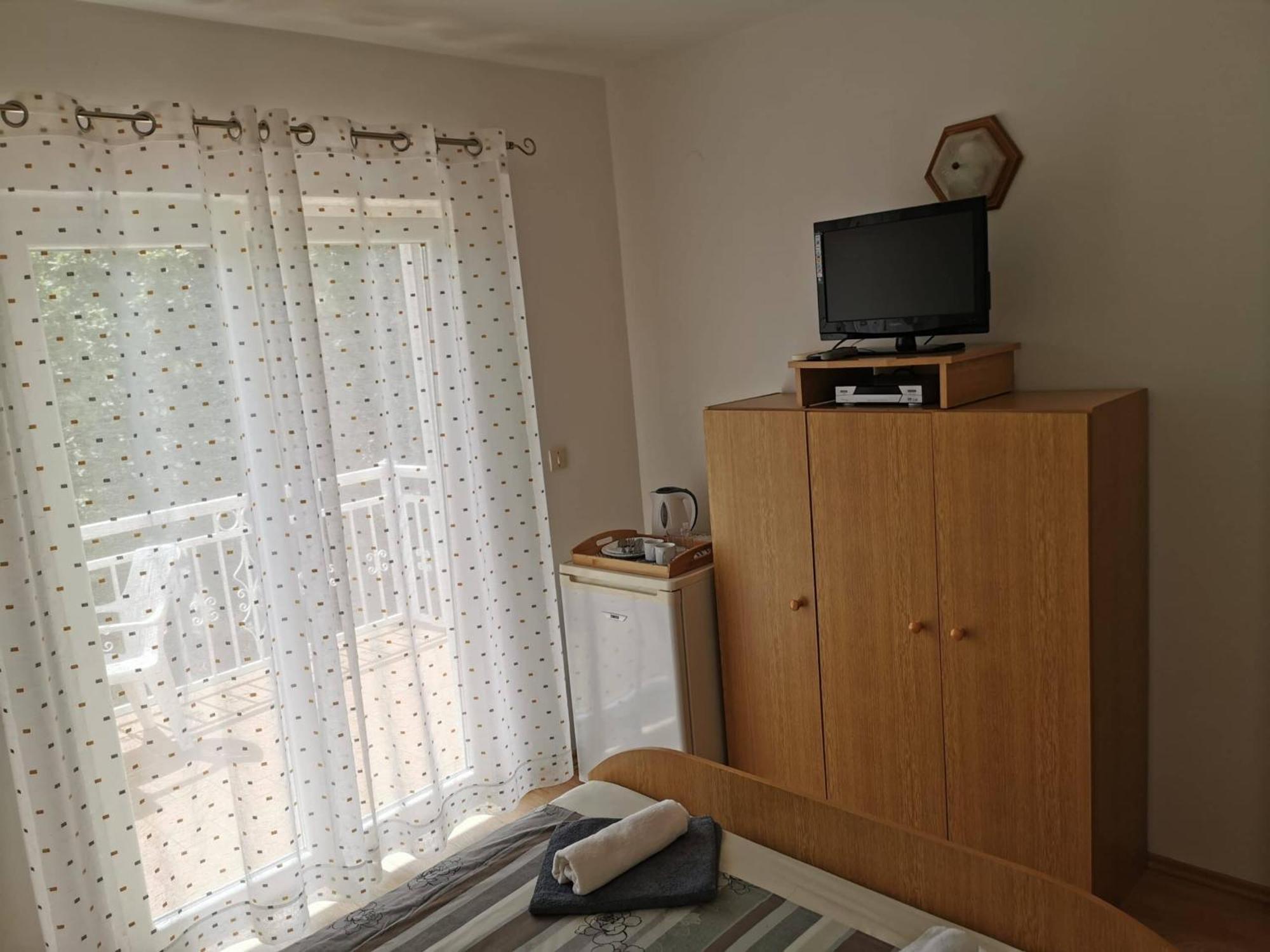 Apartments And Rooms Njivice Chambre photo