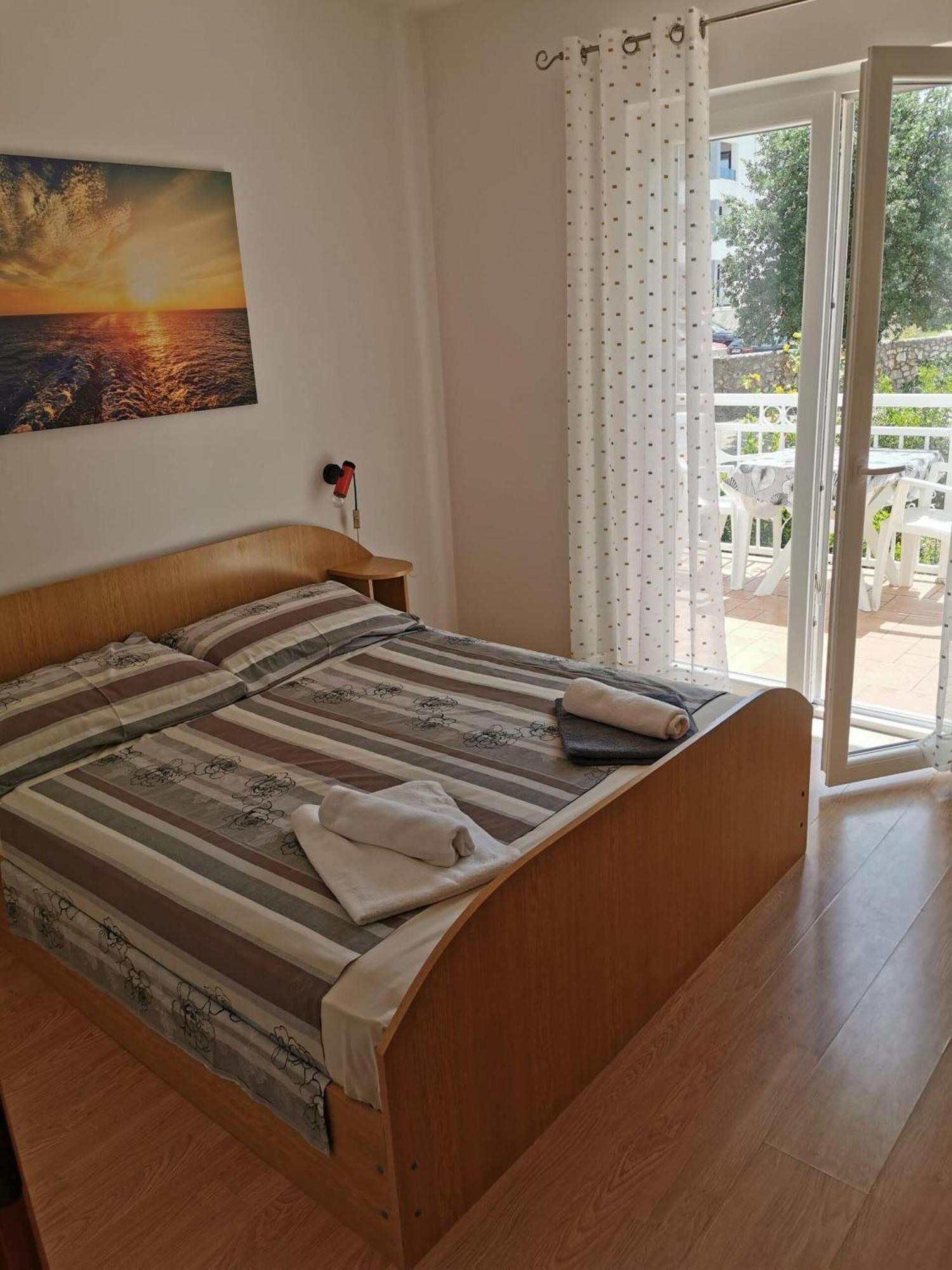 Apartments And Rooms Njivice Chambre photo