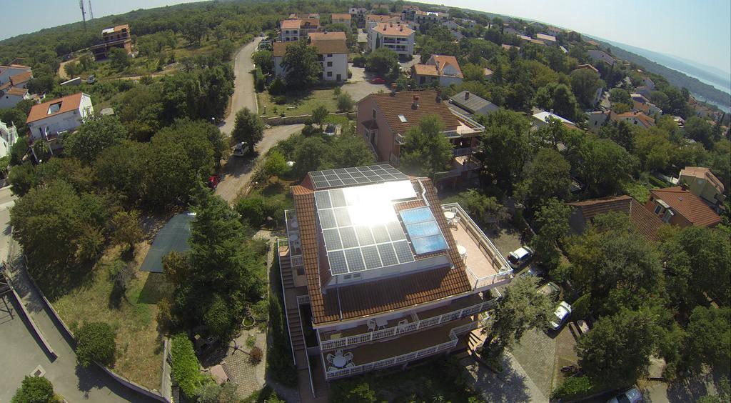 Apartments And Rooms Njivice Extérieur photo