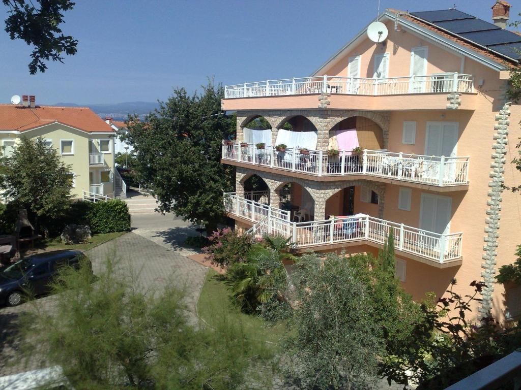 Apartments And Rooms Njivice Extérieur photo